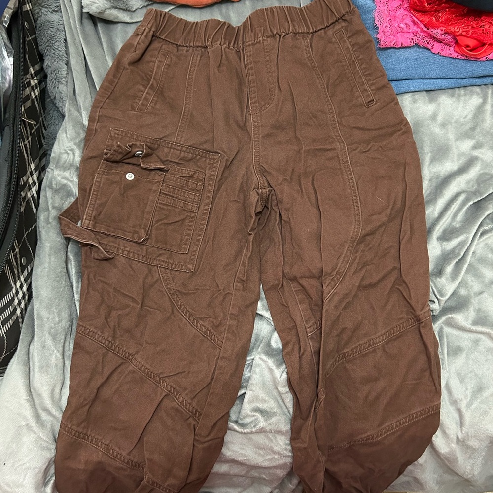 Forever 21 brown cargo pants size medium worn once.